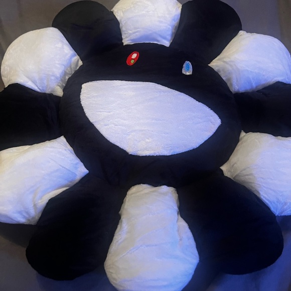 Murakami inspired plush doll plushy pillow - Picture 2 of 4